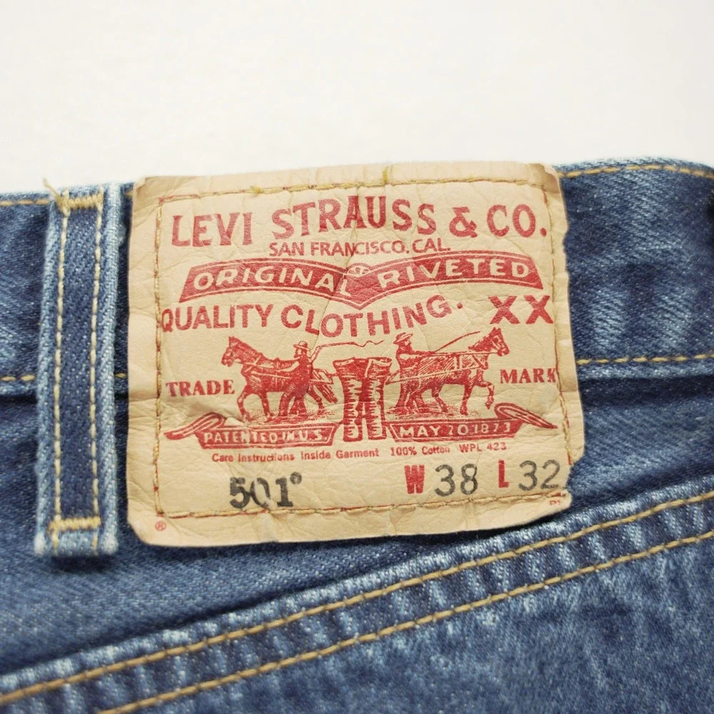 Levis 501 Vintage Mens Blue Denim Straight Leg Button Fly Jeans 38x32 2004